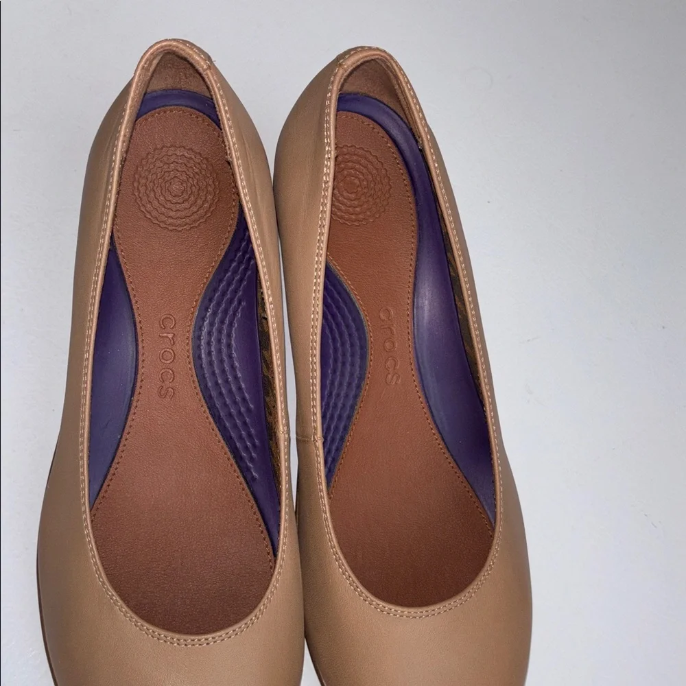 Crocs Tan Brown Wedge Dress Shoes Slip On Comfort Platform 3” Heel Women Size 8 - Picture 8 of 11